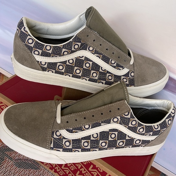 Vans Men’s Old Skool
Geo Trek Olive
VN0007NTOLV
Sneakers - Picture 10 of 16